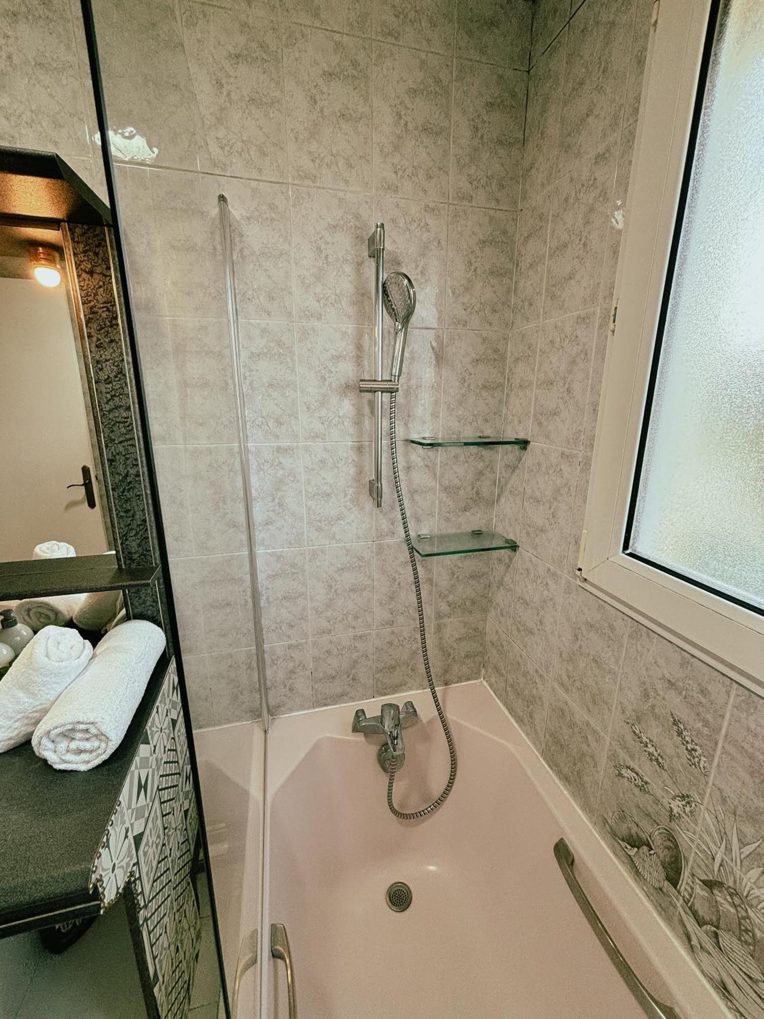 Duplex Avec Jardin - Proche Paris - Disneyland - Rer - ノワジー＝ル＝グラン エクステリア 写真